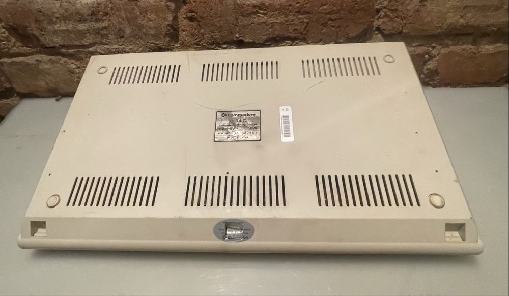 Komputer COMMODORE 64C kultowy z lat 80 PRL