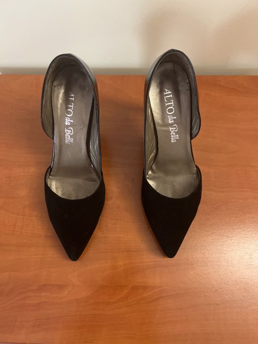 Sapatos muito elegantes. Novos