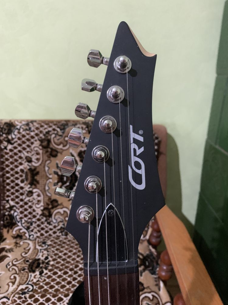 Электрогитара Cort X100 + комбик Cort CM15R