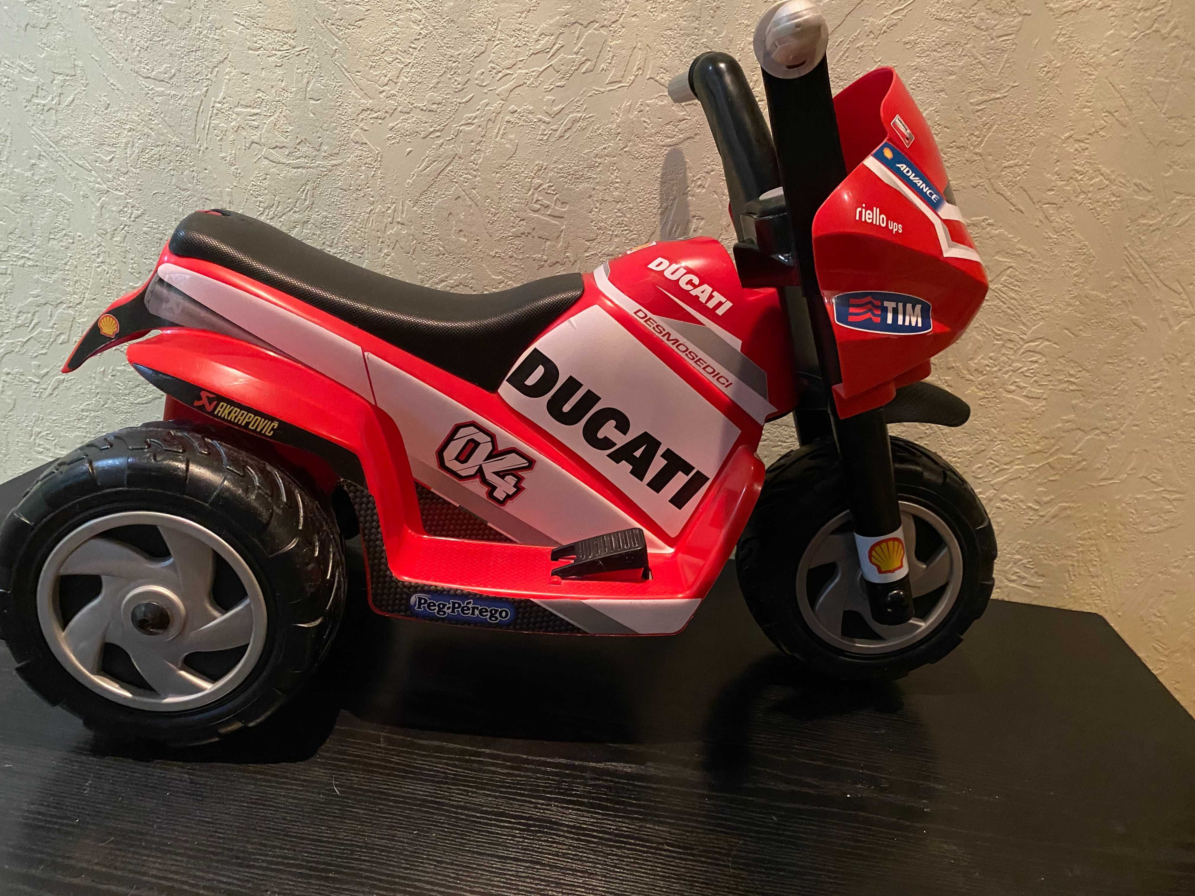 Детский мотоцикл с электро- приводом Peg- Perego mini ducati .Италия