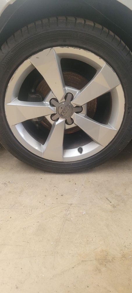 4 jantes 16 audi A1 com pneus semi novos