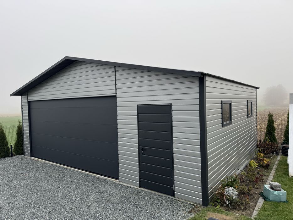 Garaz blaszany z brama segmentowa