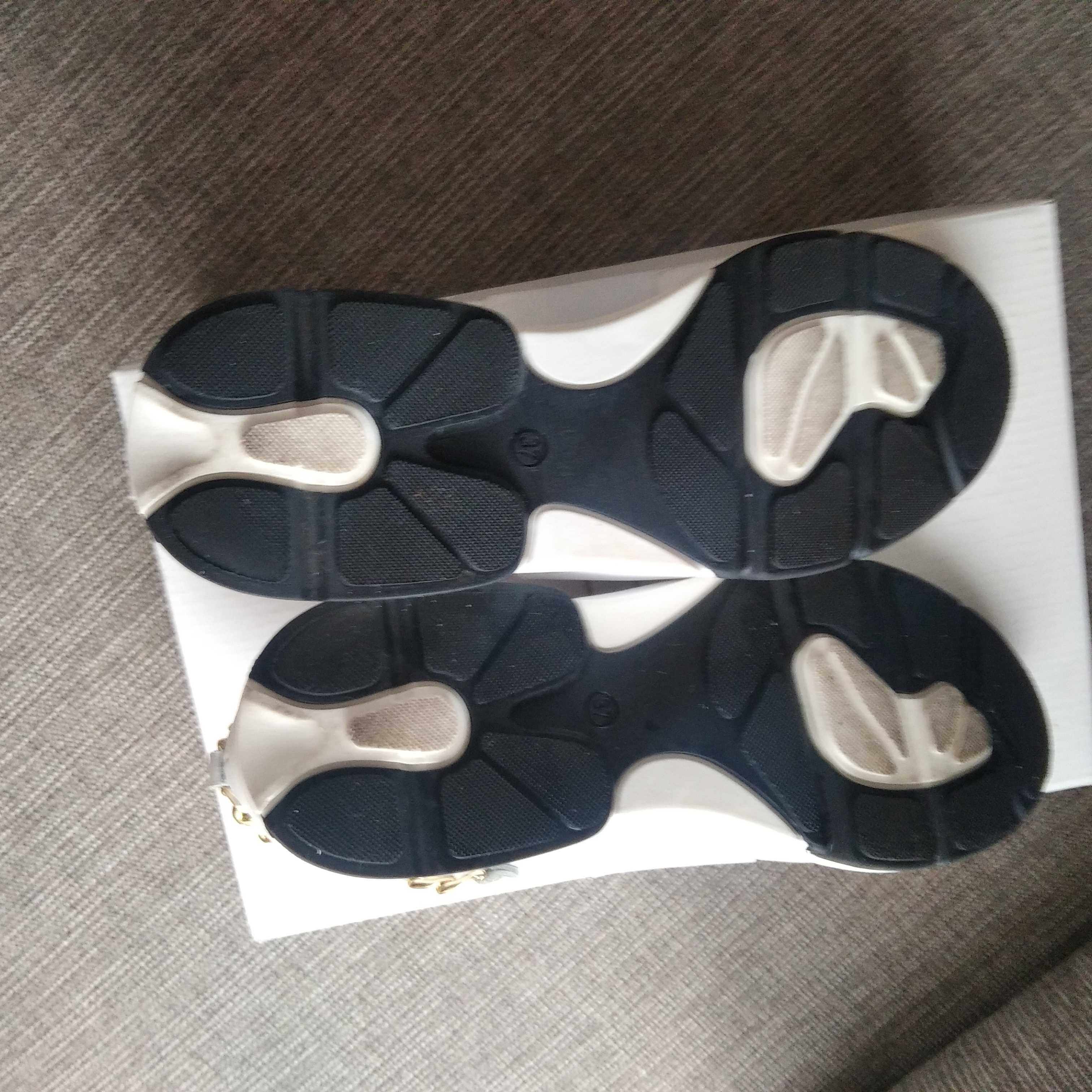 Sneakersy że skóry naturalnej