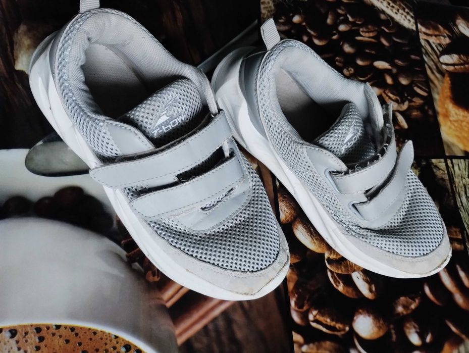 Кросівки на дівчинку