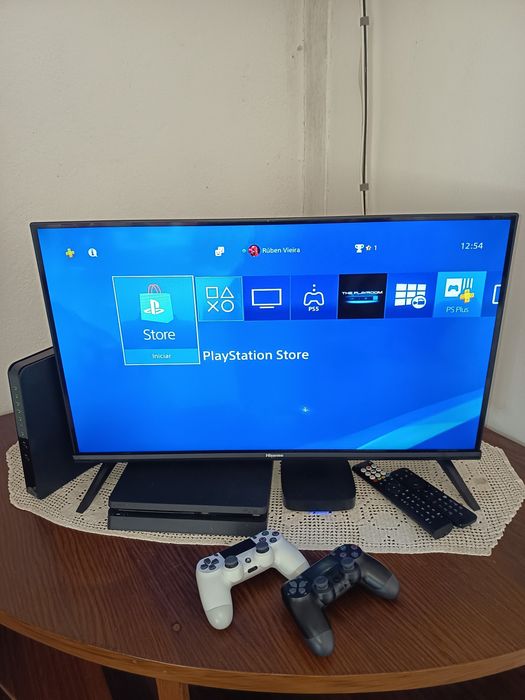 PS4 Slim 500GB + 2 Comandos + FIFA 21 - Excelente Estado