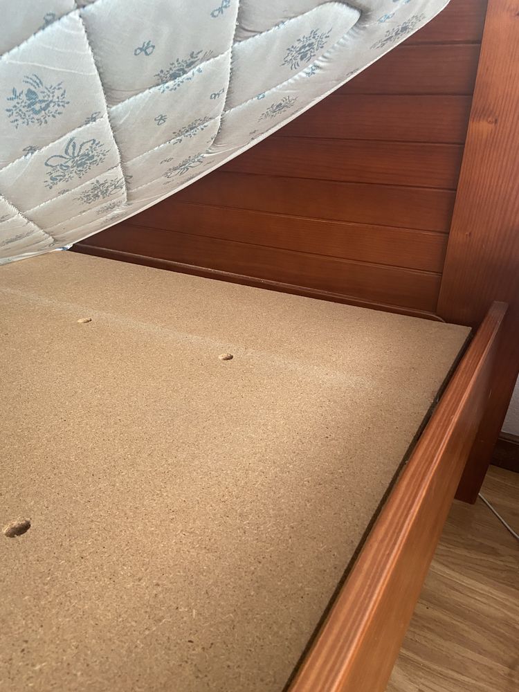 Vendo conjunto de duas camas de Solteiro em Pinho