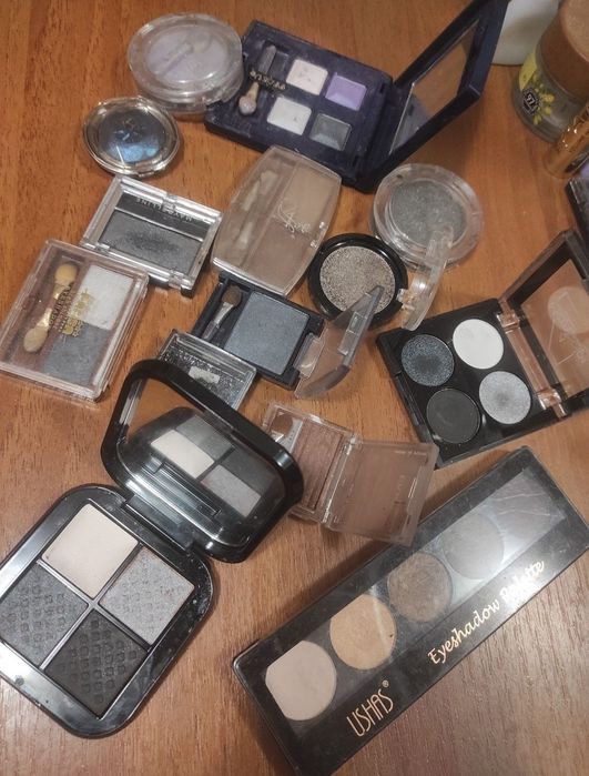 Косметика для дівчат