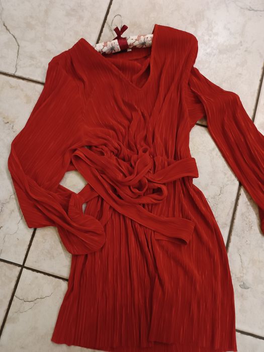 Продам плаття(червоного кольору)