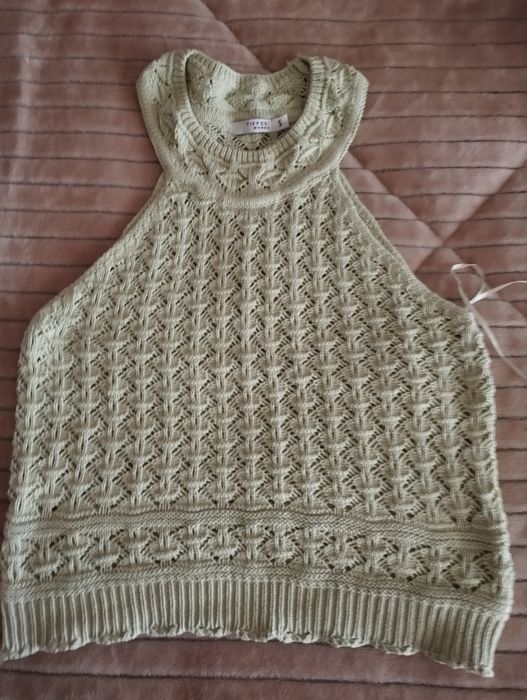 Várias peças de roupa