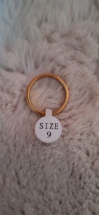 Nowy pierścionek.Obrączka grawerowana