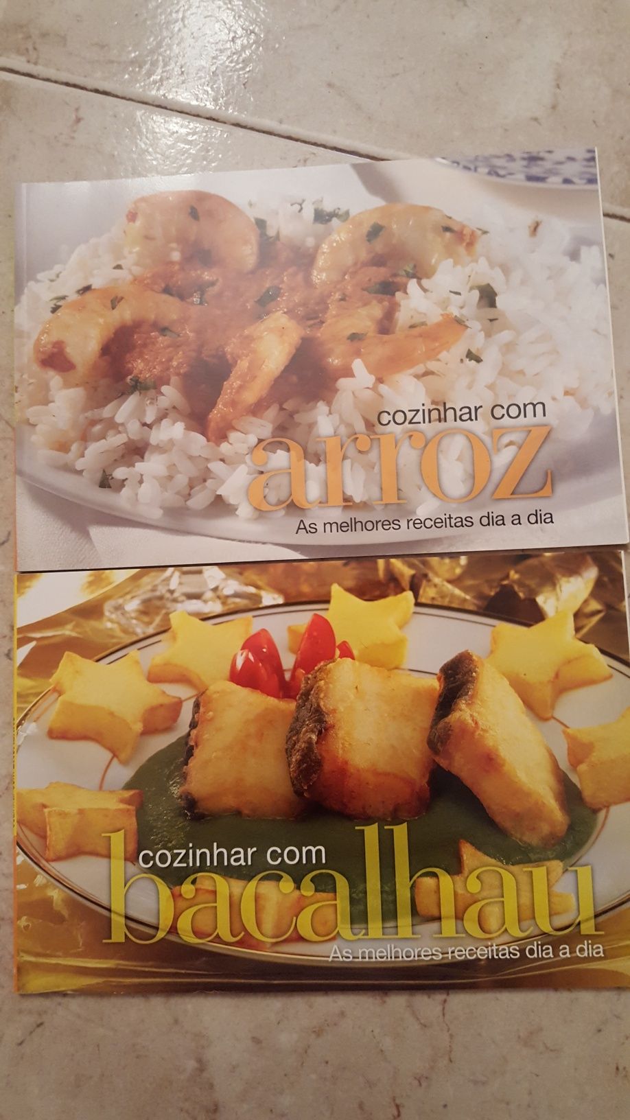 Conjunto de 2 livros de receitas de culinária