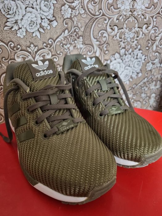 Продам кроссовки  Adidas ZX Flux