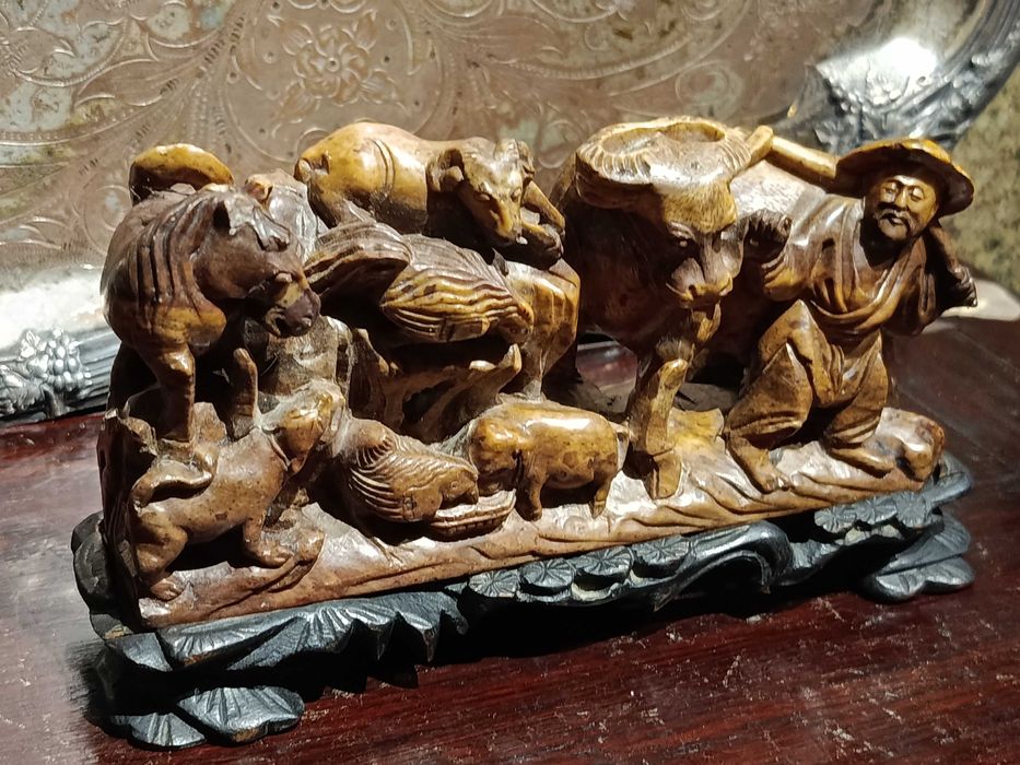 Grupo escultórico pedra-sabão China Dinastia Qing XIX tamarindo 17 cm