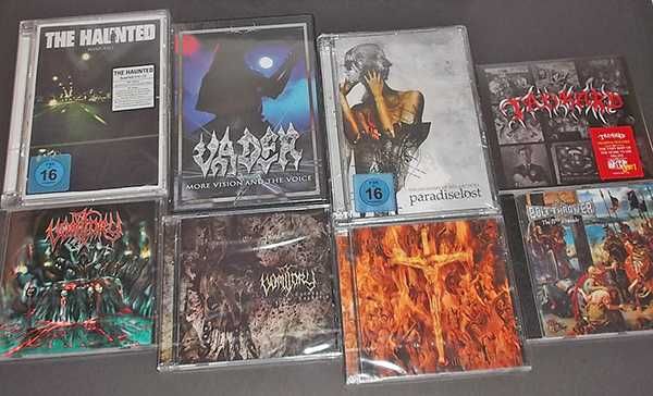 Vários CDs novos de heavy .thrash .doom . grind .death .black .metal