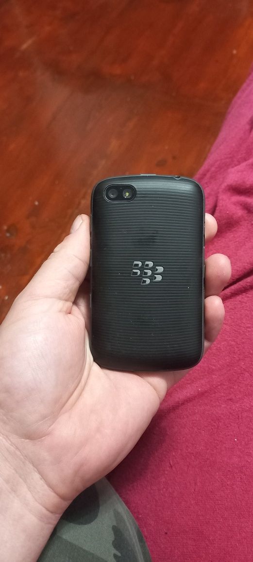 Продам телефон blackberry 9720