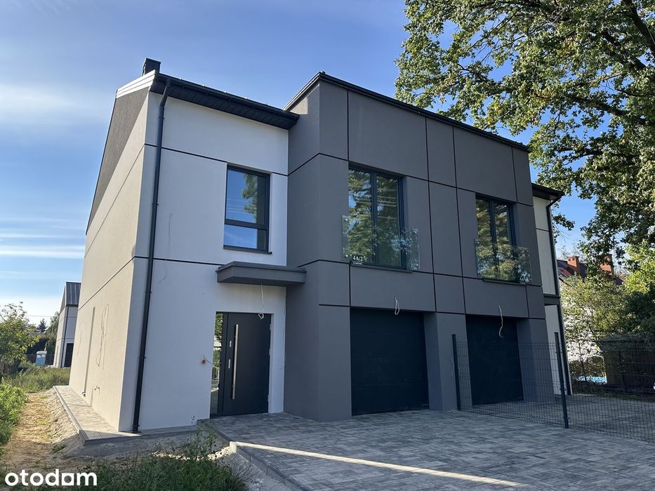 Nowoczesny dom  blisko kolejki WKD pomiędzy Komorowem a Pruszkowem