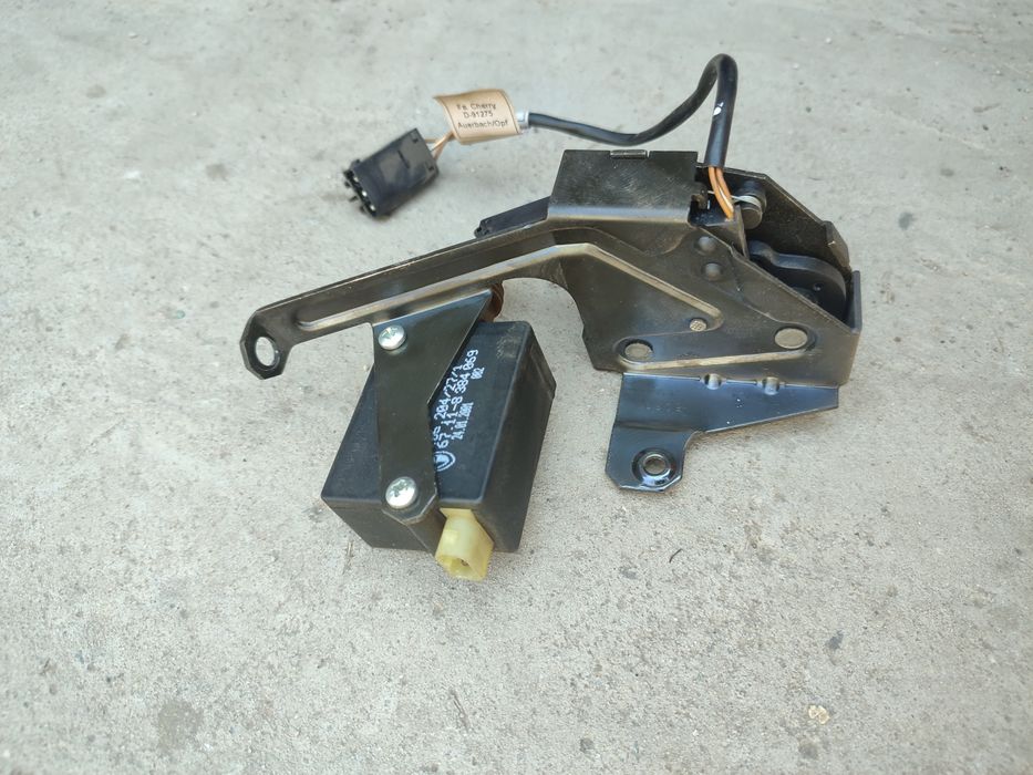 Продам замок стекла задней Ляды багажника на BMW e39 touring