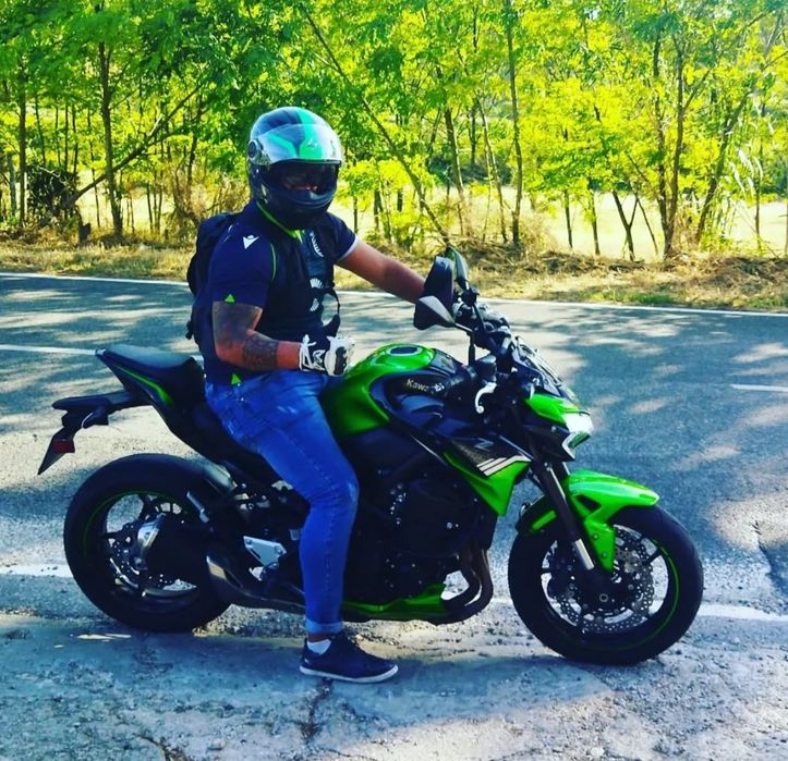 Kawasaki z900 ano2022