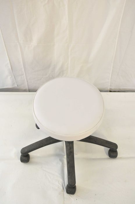 Taboret kosmetyczny regulowany BIOMAK