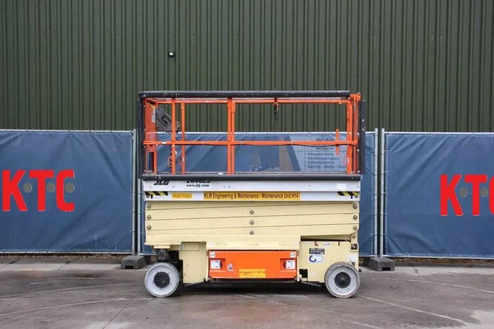 Електричний ножичний підйомник JLG 2646ES підйом на 9,9 метра