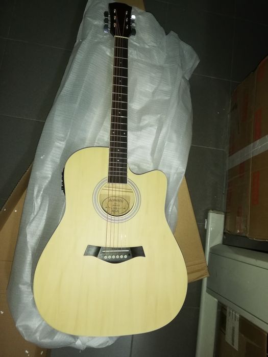 Guitarra western eletrificada