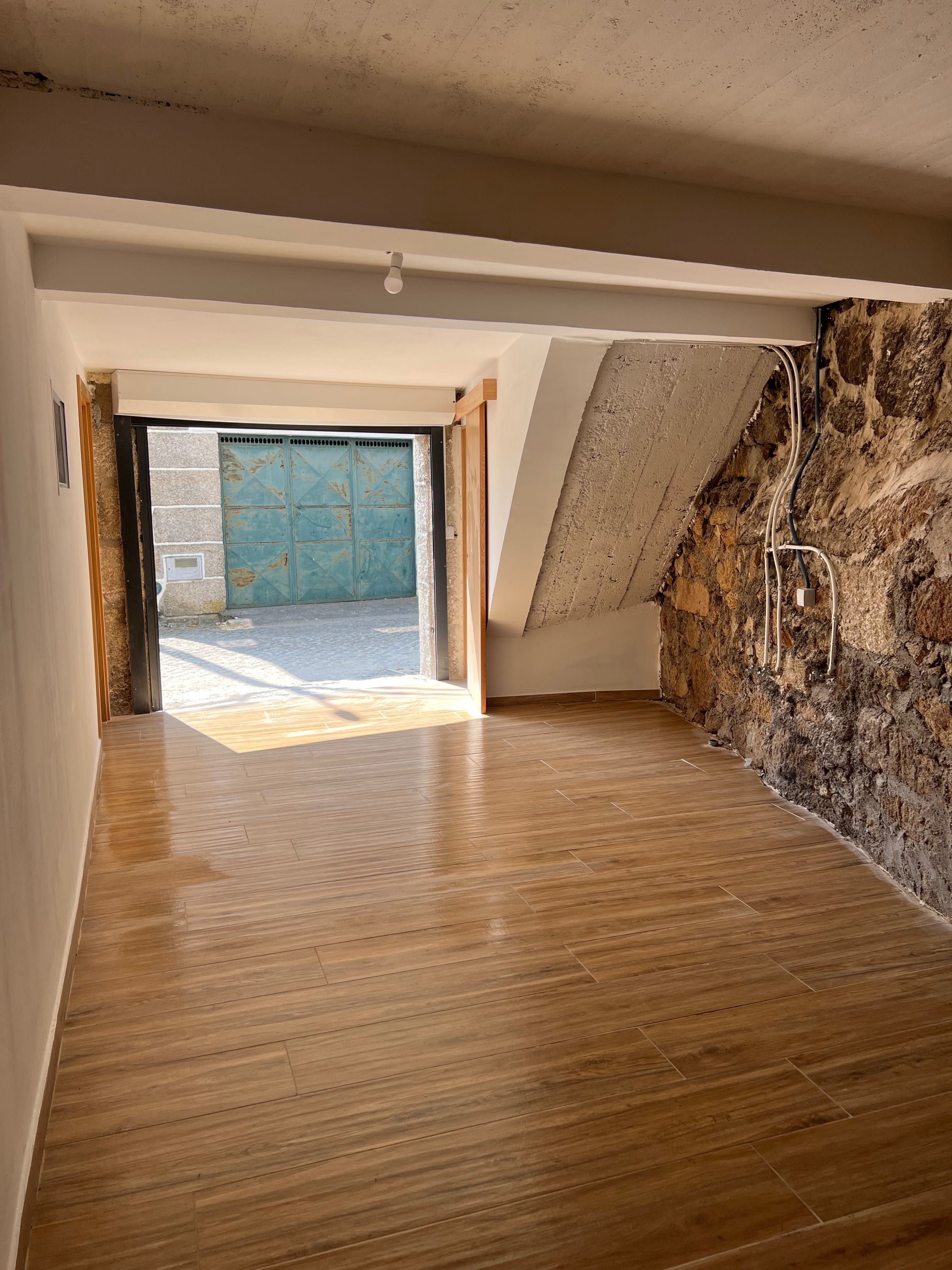 Moradia remodelada T3 Coruche, Aguiar da Beira