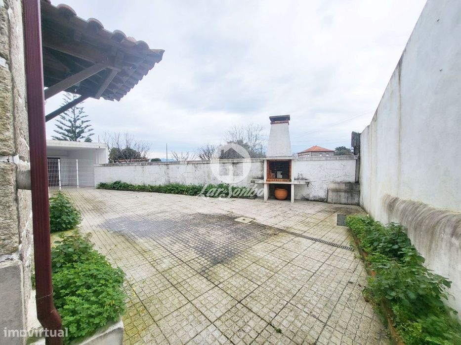 Moradia T6 Remodelada com Jardim e Churrasqueira a 15 Min de Viana ...