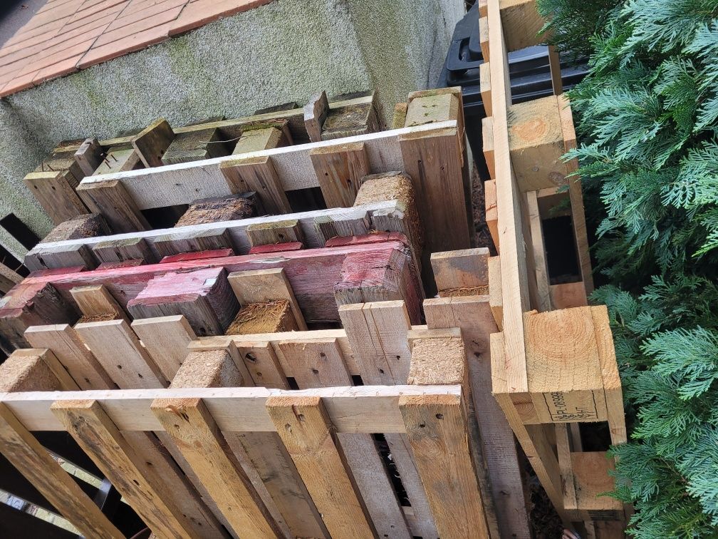 13 palet (w tym 3 EURO) i 5 półpalet