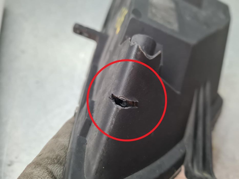 Farol nevoeiro frente direito SEAT Leon SC (5F5)