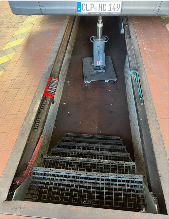 Домкрат ямний 15т Траверса пневмогідравлічна підйомник