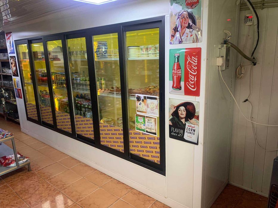 Холодильник для магазина