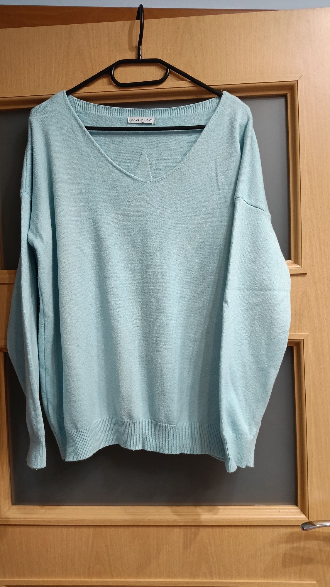 Błękitny sweter Made in Italy