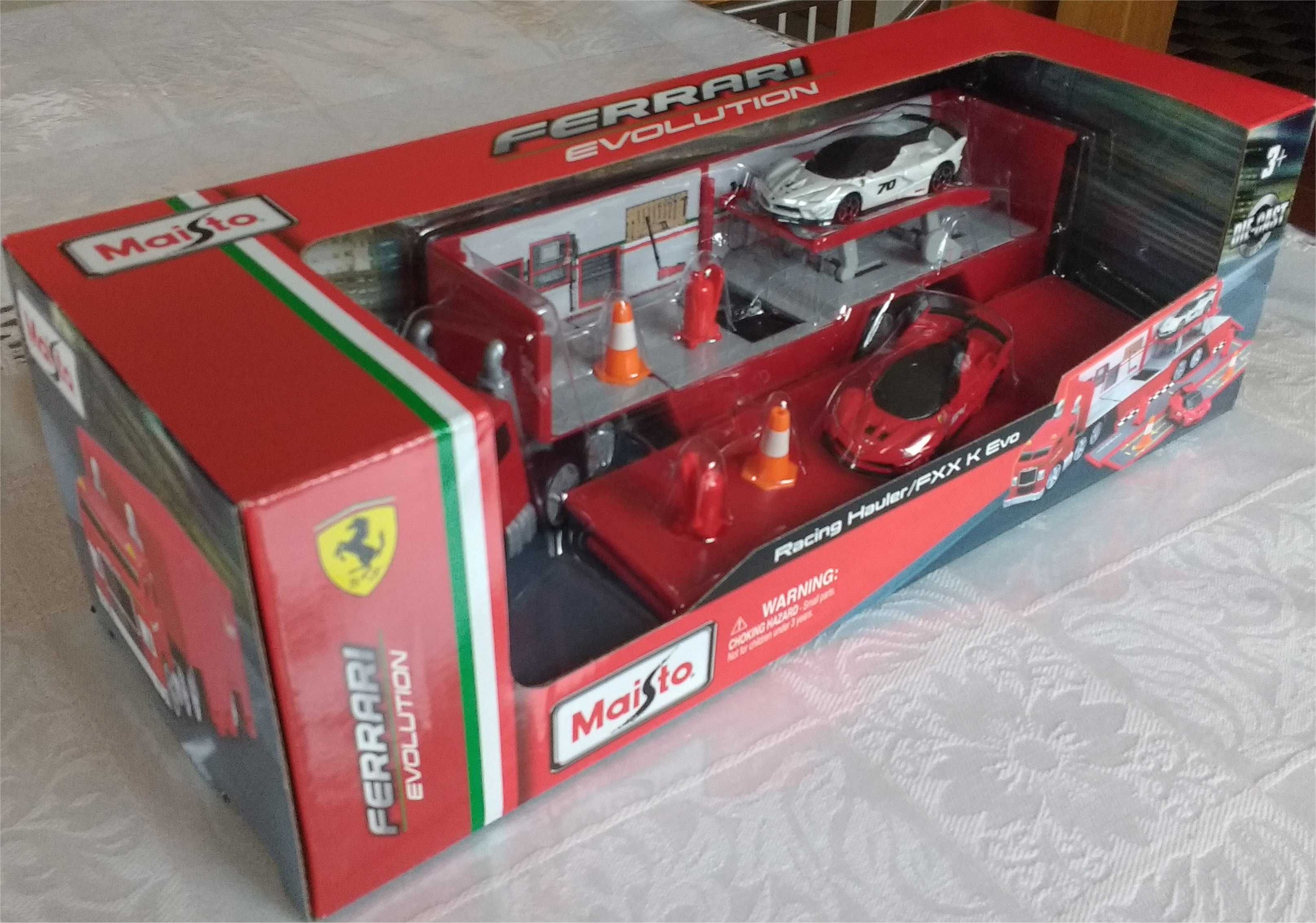 Maisto - Transportador Ferrari - Racing Hauler + 2 Ferrari FXX K Evo