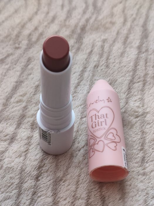 Lovely pomadka That Girl Lipstick szminka Lovely
