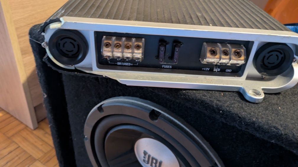 Conjunto subwoofer jbl GTO 1014 com amplificador audiomedia ex800.2