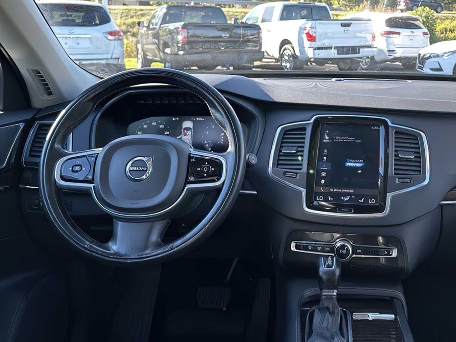 Volvo XC90 Momentum      2019