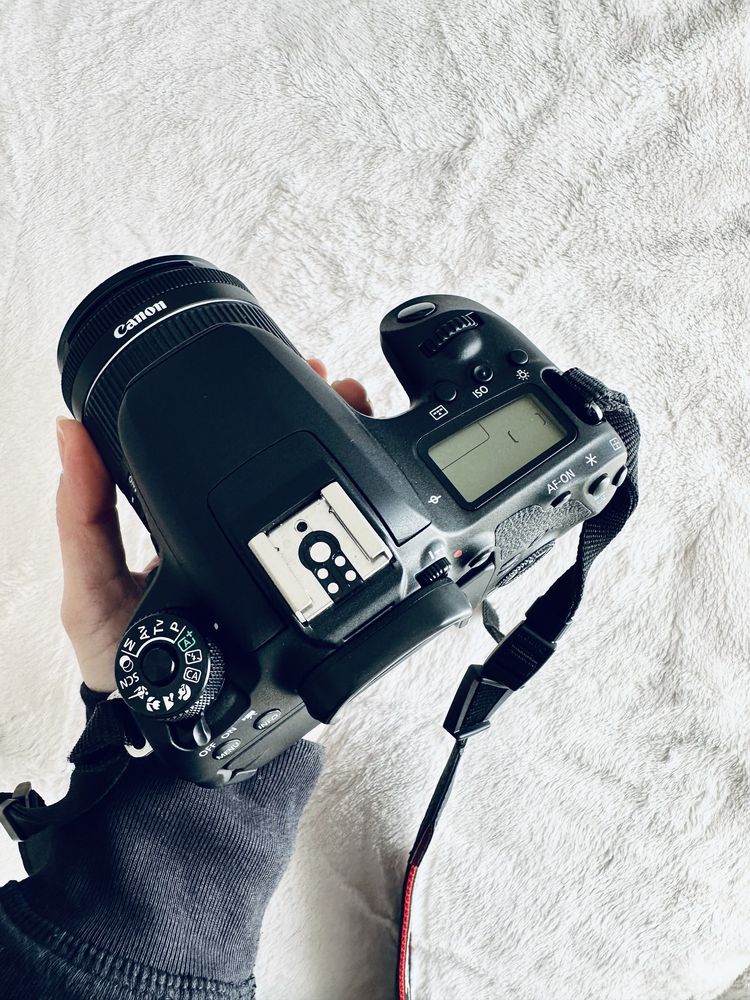 Câmera Canon EOS 77D