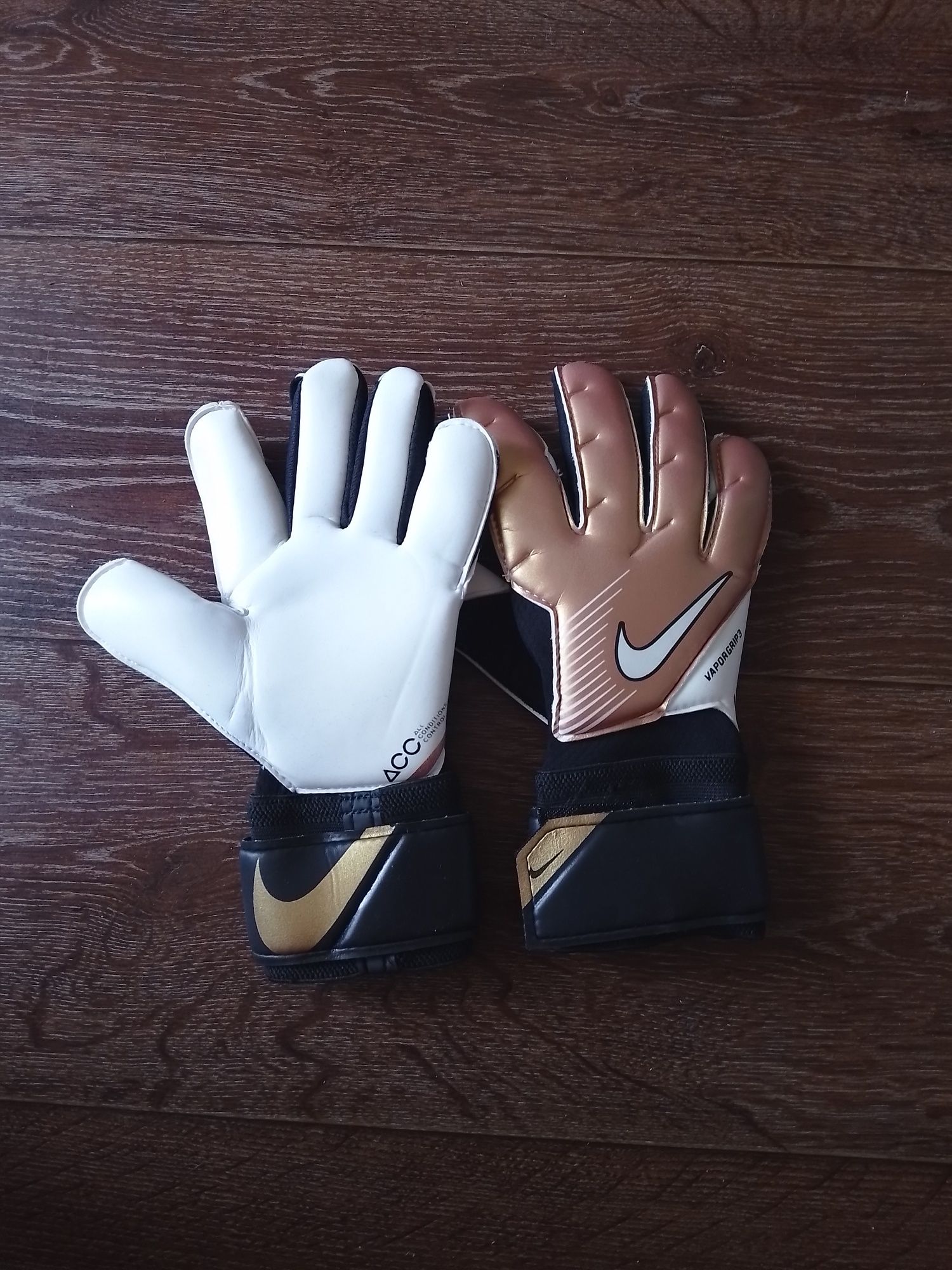 Воротарські рукавиці Nike Vapor Grip3