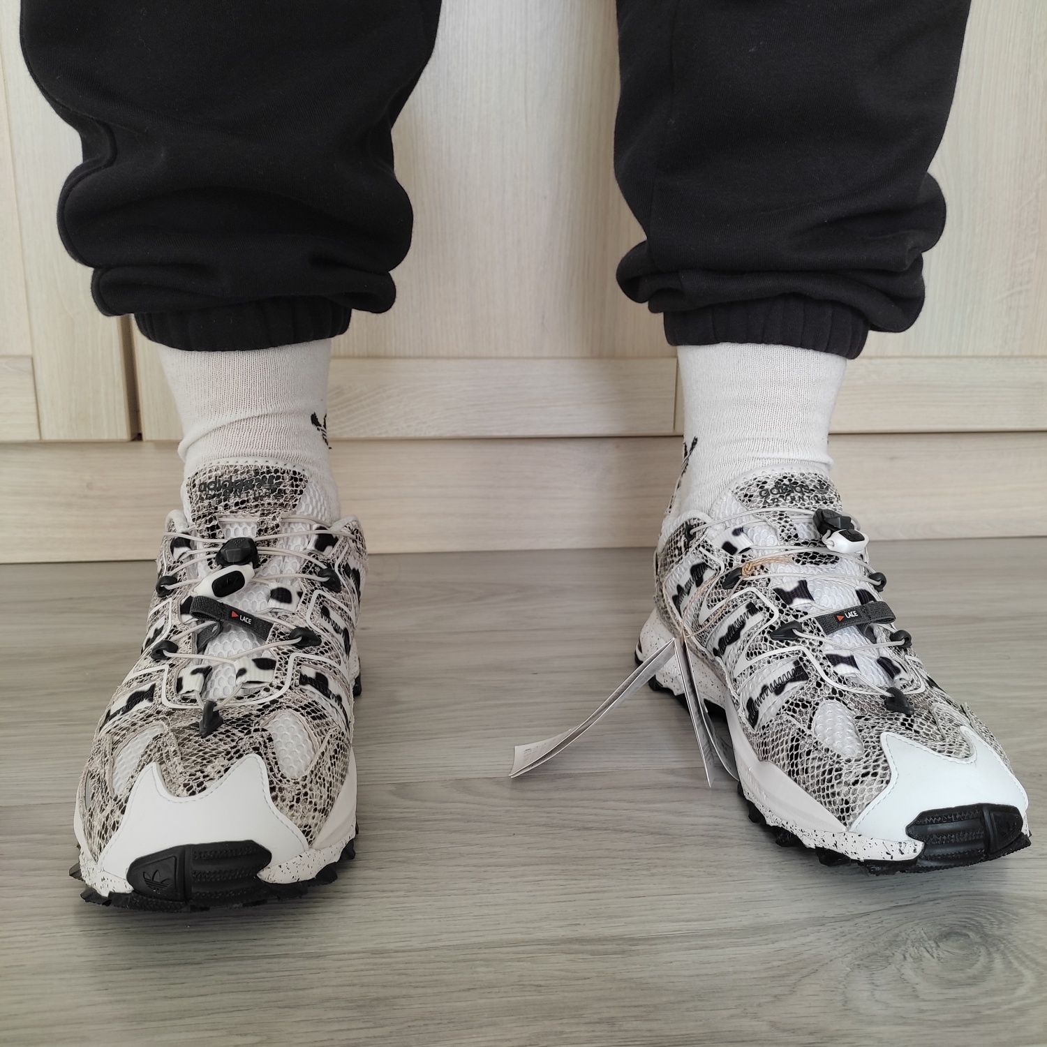 Adidas Hyperturf 42; 42,5