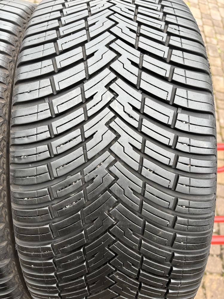 245/40/19 Pirelli całoroczne 22 rok