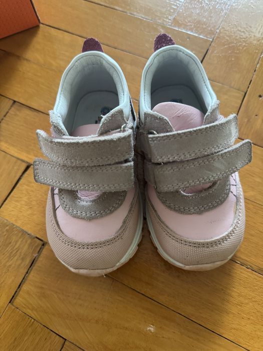 Ортопедичні кросівки на дівчинку