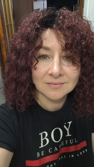 Натуральний парік,бордового кольору,ефект біозавівки.