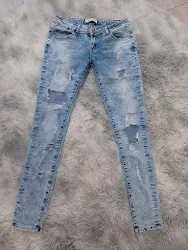 Spodnie jeansowe r. S dziury i przetarcia