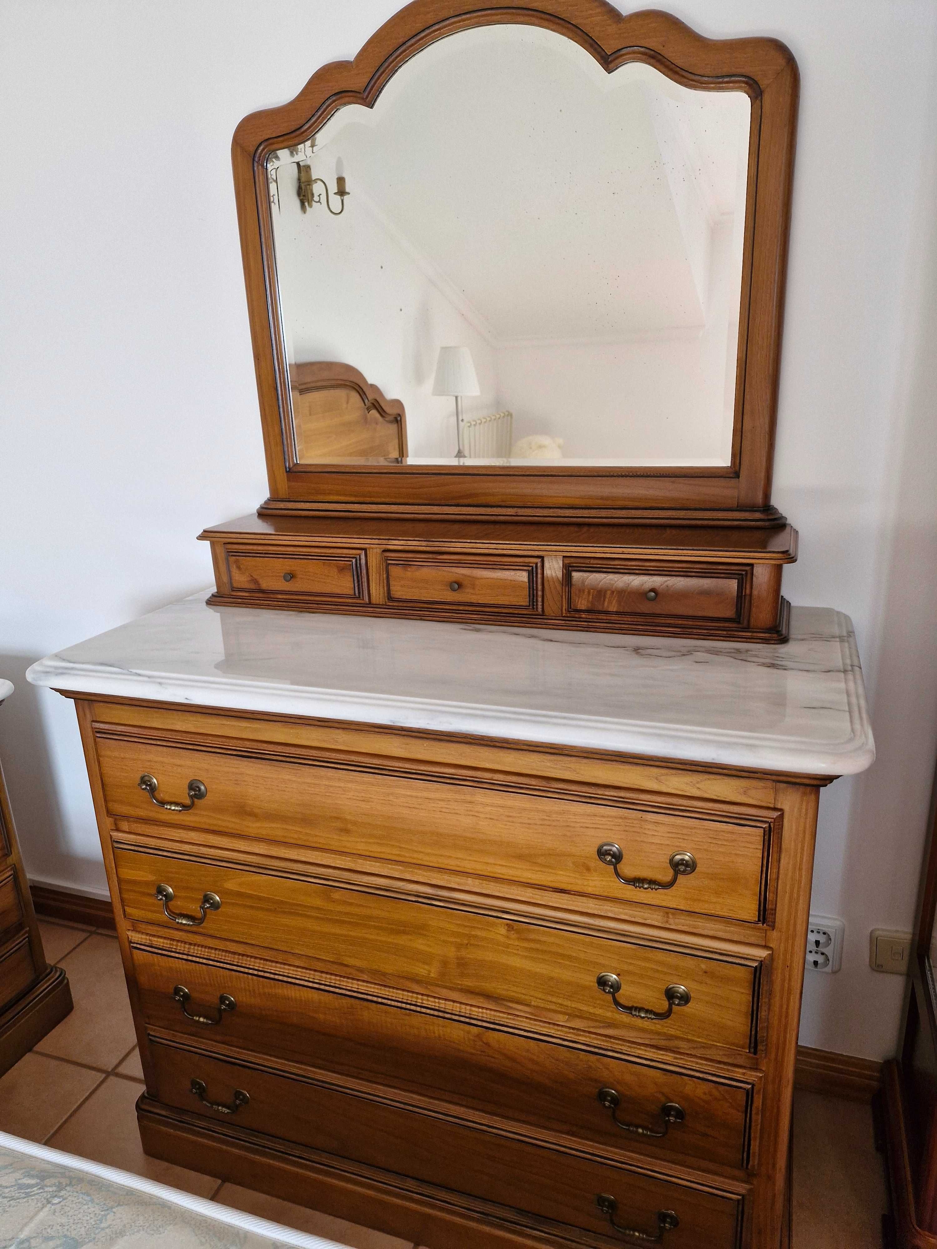 Quarto de casal em cerejeira.