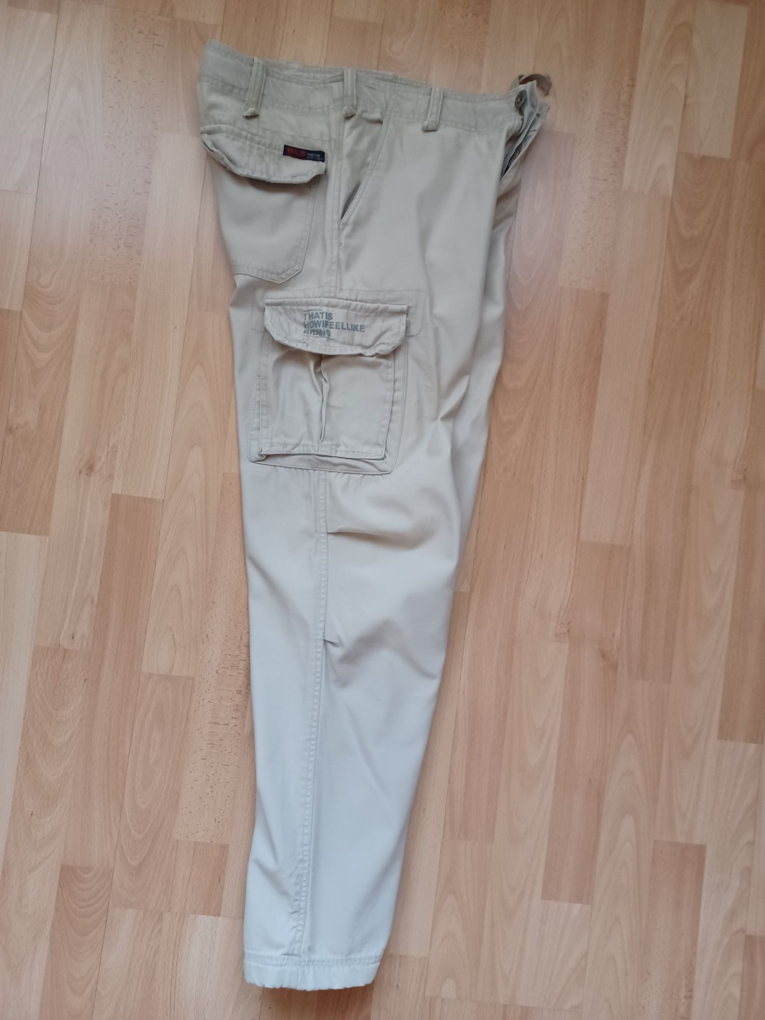 Spodnie typ bojowki,kolor piaskowy,bez,uzywane