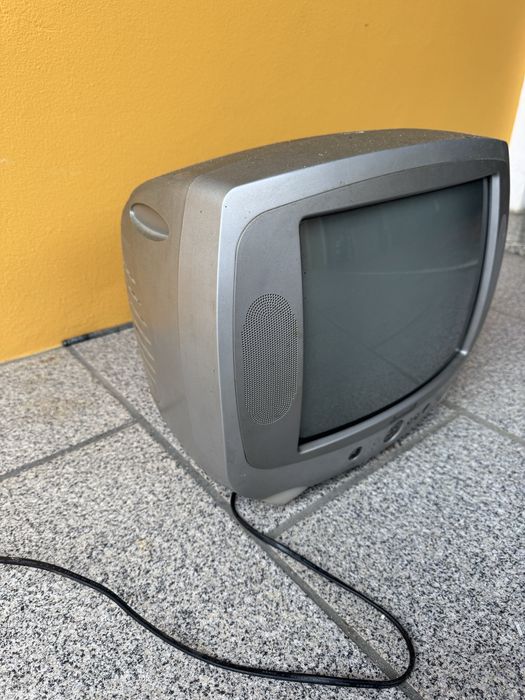 Televisao a trabalhar para desocupar