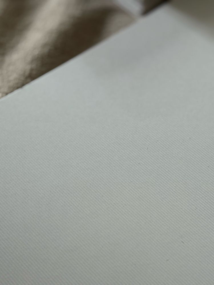 Prążkowany nowy biały papier do zaproszeń ślubnych