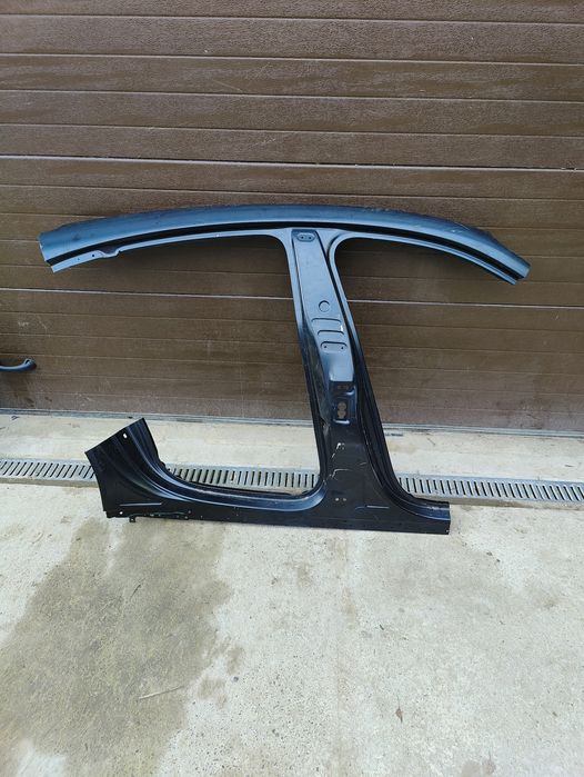 Porsche Taycan 9j1809036ygrv правая сторона кузова