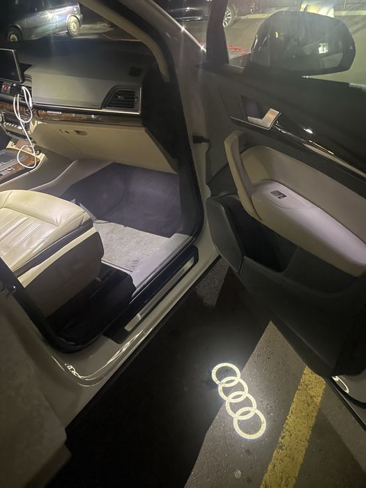 Audi Q5 2018 бензин 2.0 Premium Plus