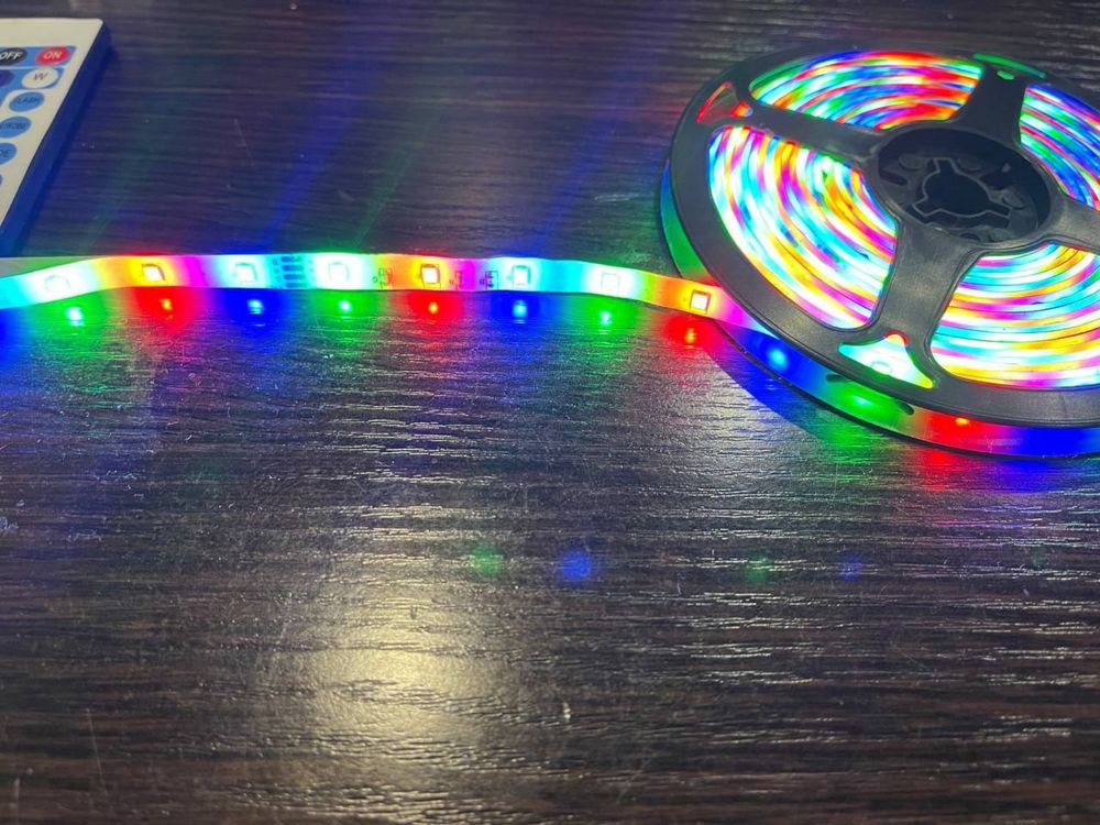 Комплект 3в1Світодіодна RGB стрічка 5м + Пульт + блок живлення